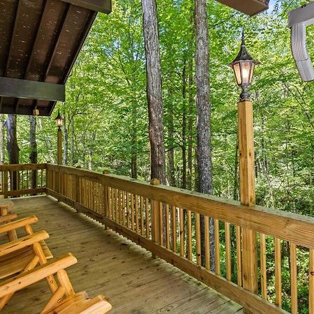 Bourbon Hollow Lodge With Hot Tub And Pool Plus Game Room Only 5 Min To Downtown Gatlinburg Eksteriør bilde