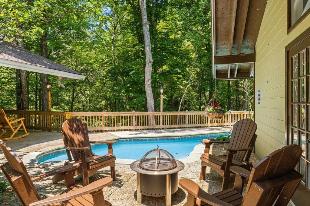 Bourbon Hollow Lodge With Hot Tub And Pool Plus Game Room Only 5 Min To Downtown Gatlinburg Eksteriør bilde
