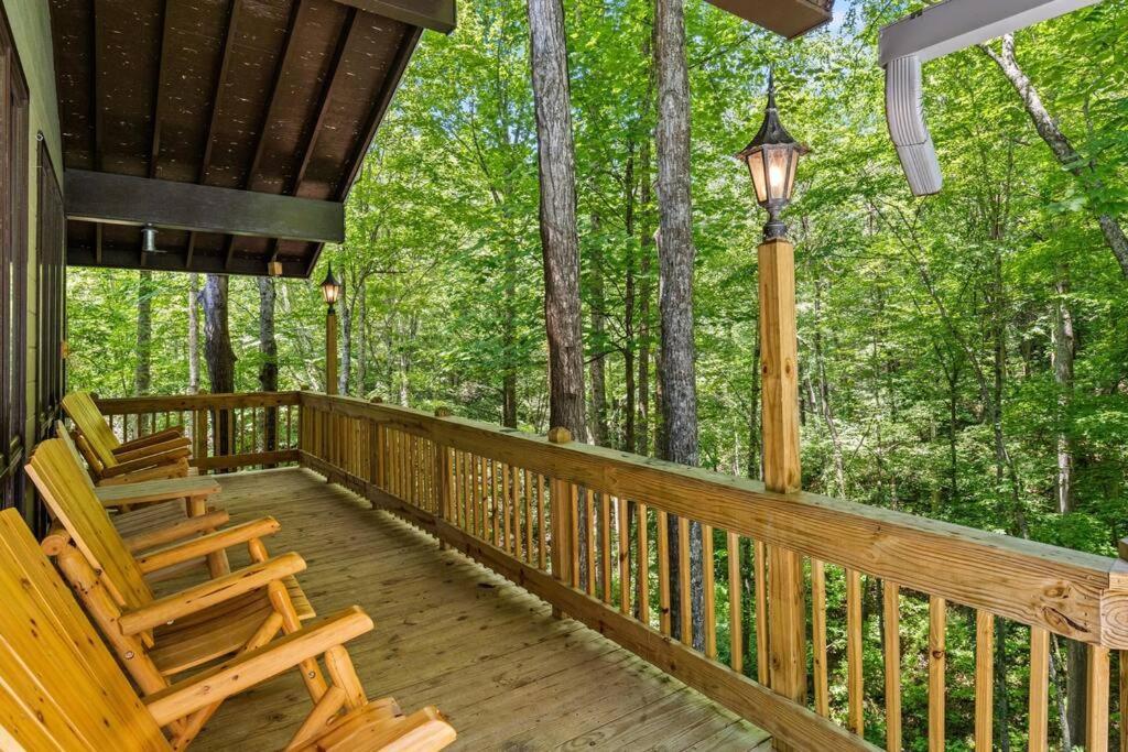 Bourbon Hollow Lodge With Hot Tub And Pool Plus Game Room Only 5 Min To Downtown Gatlinburg Eksteriør bilde