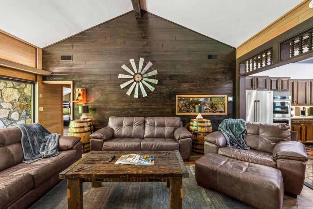 Bourbon Hollow Lodge With Hot Tub And Pool Plus Game Room Only 5 Min To Downtown Gatlinburg Eksteriør bilde
