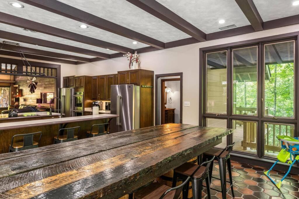Bourbon Hollow Lodge With Hot Tub And Pool Plus Game Room Only 5 Min To Downtown Gatlinburg Eksteriør bilde