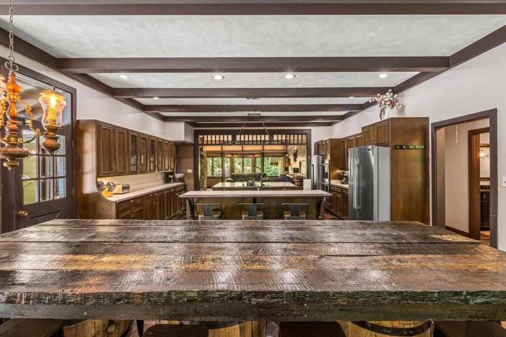 Bourbon Hollow Lodge With Hot Tub And Pool Plus Game Room Only 5 Min To Downtown Gatlinburg Eksteriør bilde