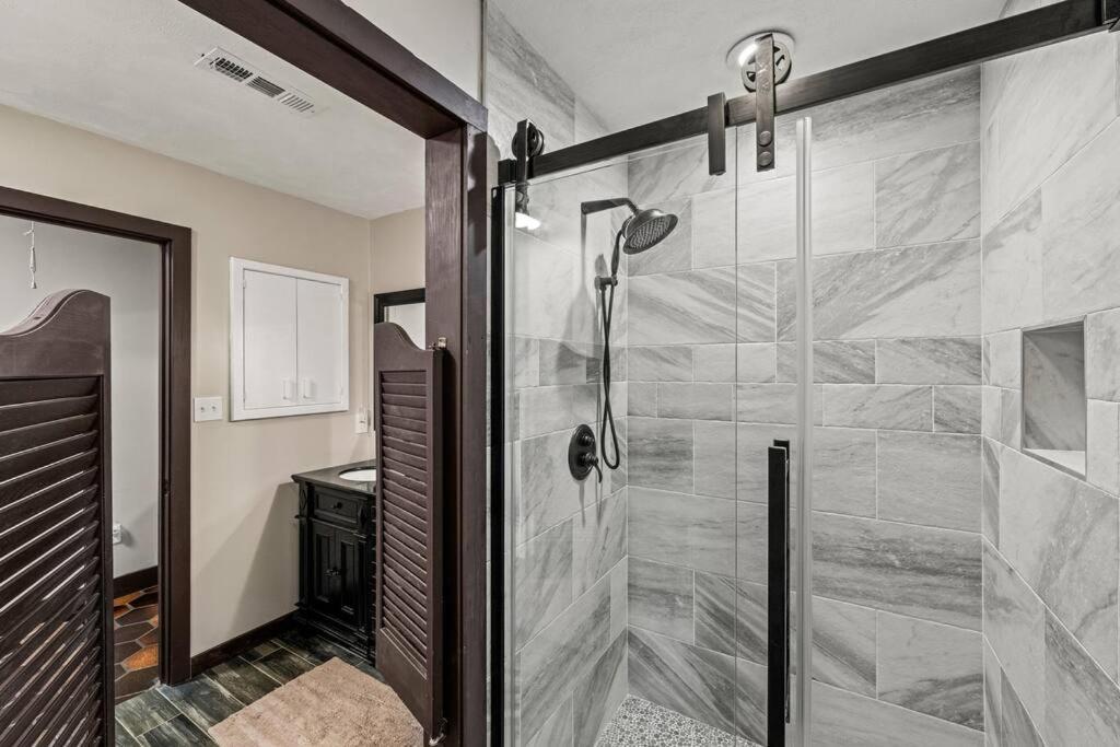 Bourbon Hollow Lodge With Hot Tub And Pool Plus Game Room Only 5 Min To Downtown Gatlinburg Eksteriør bilde