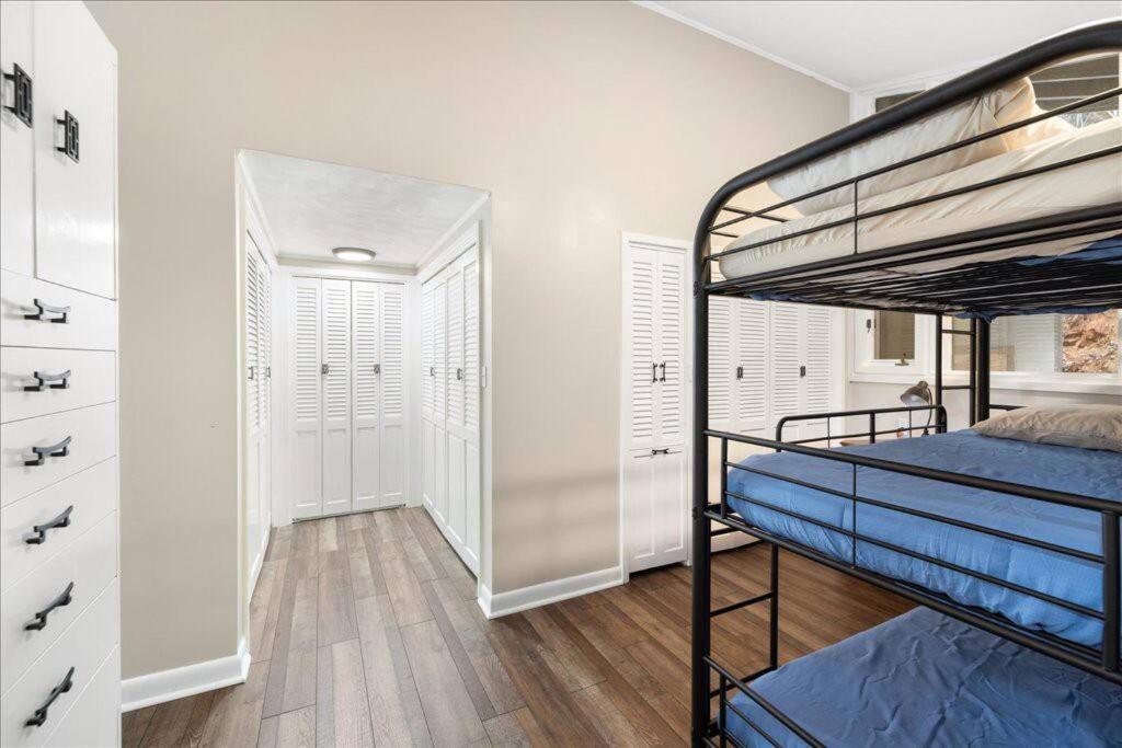 Bourbon Hollow Lodge With Hot Tub And Pool Plus Game Room Only 5 Min To Downtown Gatlinburg Eksteriør bilde