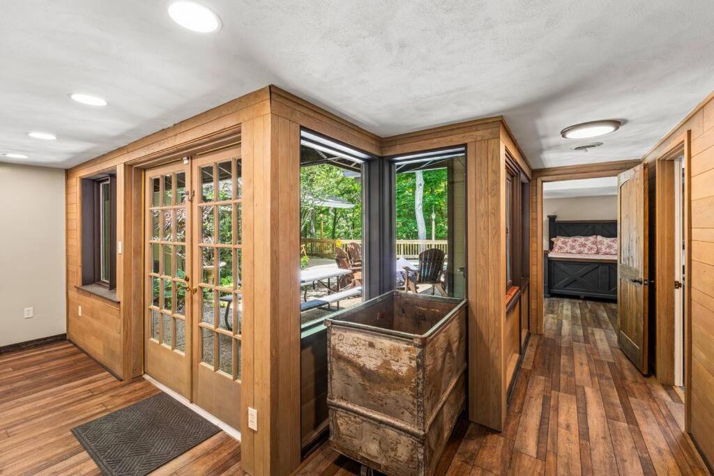 Bourbon Hollow Lodge With Hot Tub And Pool Plus Game Room Only 5 Min To Downtown Gatlinburg Eksteriør bilde