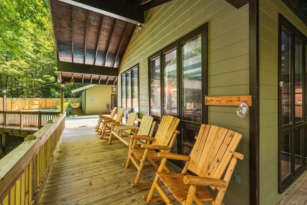 Bourbon Hollow Lodge With Hot Tub And Pool Plus Game Room Only 5 Min To Downtown Gatlinburg Eksteriør bilde