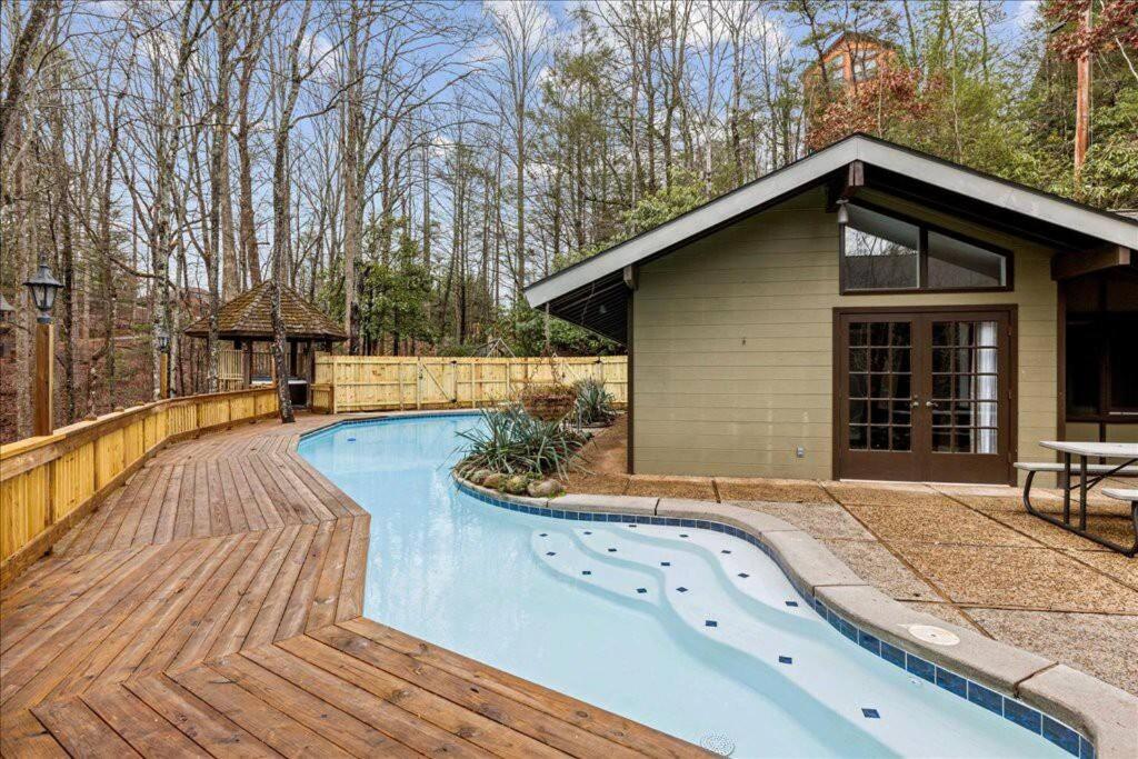 Bourbon Hollow Lodge With Hot Tub And Pool Plus Game Room Only 5 Min To Downtown Gatlinburg Eksteriør bilde