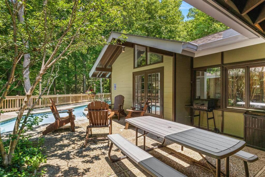 Bourbon Hollow Lodge With Hot Tub And Pool Plus Game Room Only 5 Min To Downtown Gatlinburg Eksteriør bilde