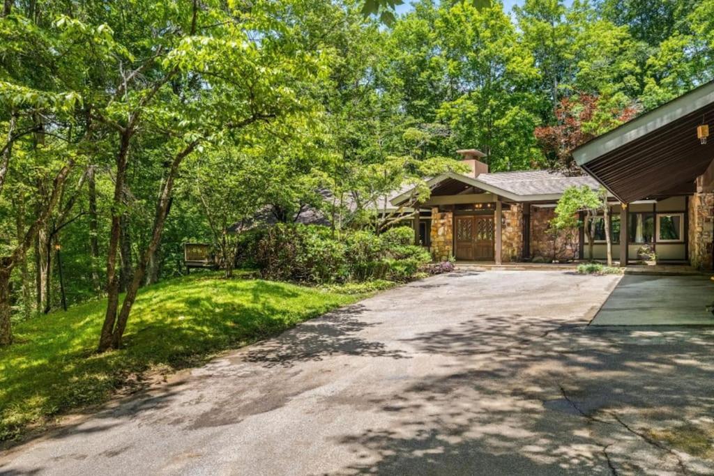 Bourbon Hollow Lodge With Hot Tub And Pool Plus Game Room Only 5 Min To Downtown Gatlinburg Eksteriør bilde