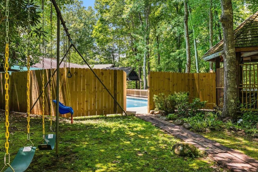Bourbon Hollow Lodge With Hot Tub And Pool Plus Game Room Only 5 Min To Downtown Gatlinburg Eksteriør bilde