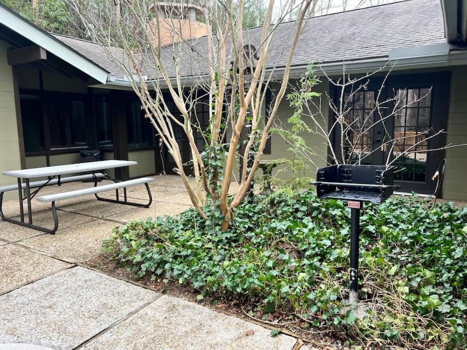 Bourbon Hollow Lodge With Hot Tub And Pool Plus Game Room Only 5 Min To Downtown Gatlinburg Eksteriør bilde
