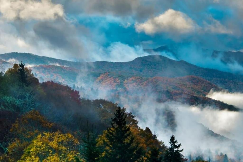Bourbon Hollow Lodge With Hot Tub And Pool Plus Game Room Only 5 Min To Downtown Gatlinburg Eksteriør bilde