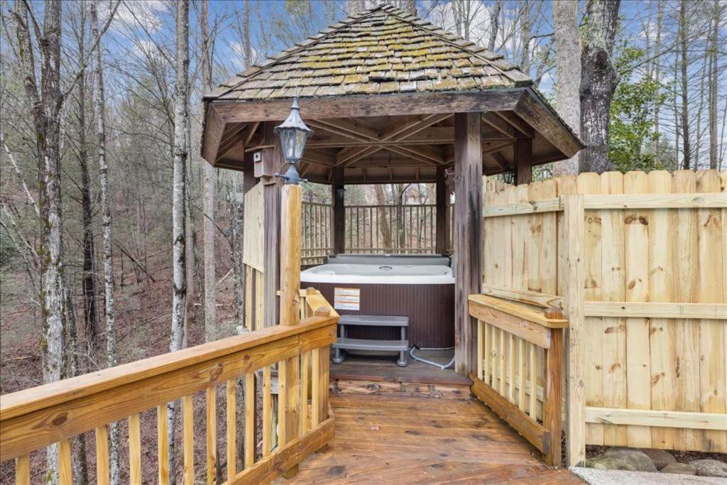 Bourbon Hollow Lodge With Hot Tub And Pool Plus Game Room Only 5 Min To Downtown Gatlinburg Eksteriør bilde