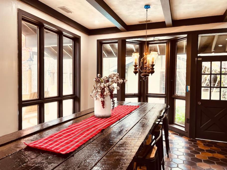 Bourbon Hollow Lodge With Hot Tub And Pool Plus Game Room Only 5 Min To Downtown Gatlinburg Eksteriør bilde