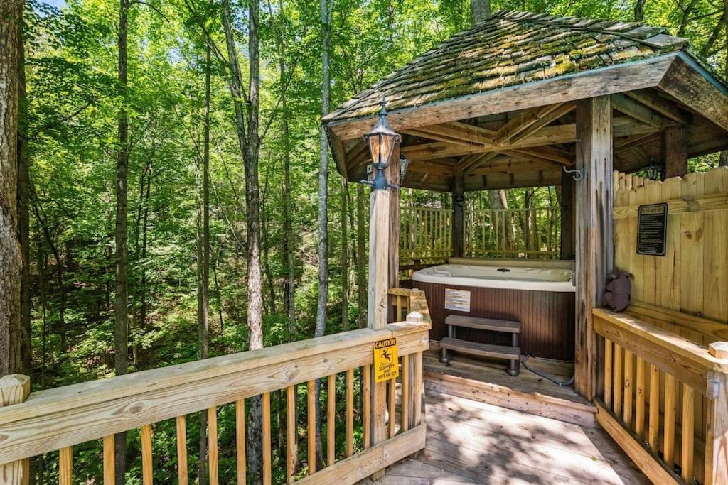 Bourbon Hollow Lodge With Hot Tub And Pool Plus Game Room Only 5 Min To Downtown Gatlinburg Eksteriør bilde